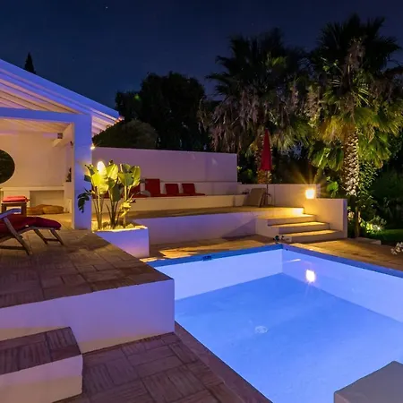 Al Fresco Villa *